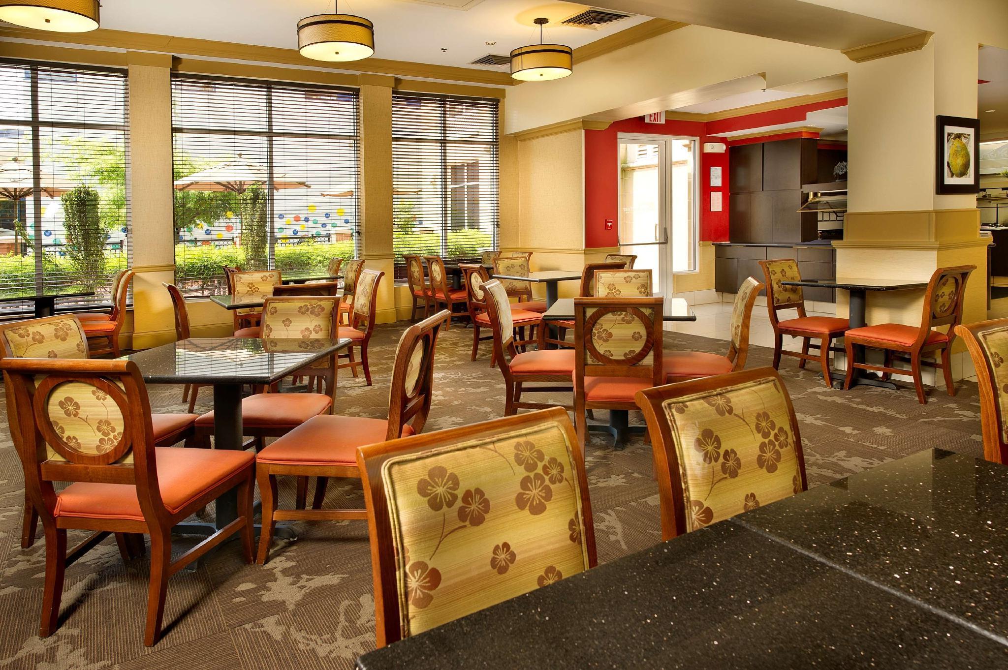 Hilton Garden Inn Chattanooga Downtown Restaurant photo